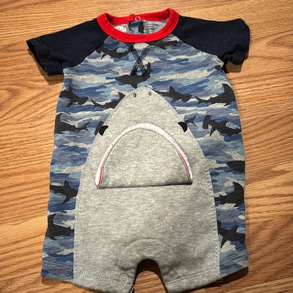 Mudpie 6-9 months baby shark one piece shark shorts and short sleeve outfit - Picture 1 of 4